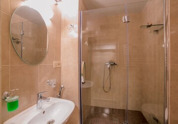 Huge 3-bedroom apartment on Ekaterina square