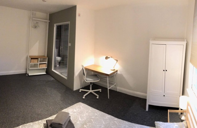Huge Bright 5 bed, 3 bath Central London.