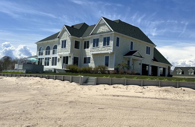Huge Cape Cod Style Home on all Sandy beach/Cedar Lake MI