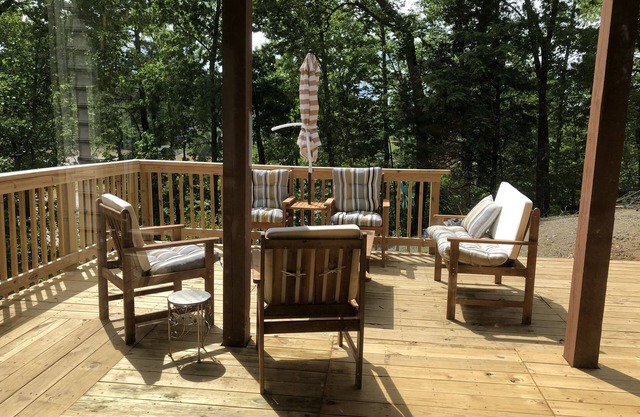 Huge Dock, Big Water, >200 Mb/s WiFi, Canoe, 3 King, Queen, and Bunks for Kids