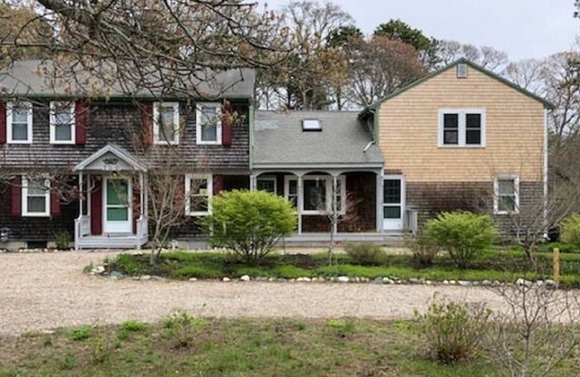 Huge Renovated Cape House with room for the Whole Family!