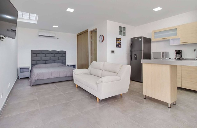 Huge studio in a brand new building 1 block below Parque Poblado.