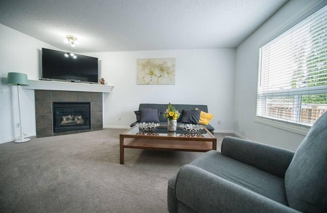 HugePatio✔OutsideFurniture✔BBQ✔Spacious✔King✔Parking✔W/D