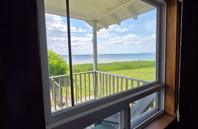 Hunts Point 2-BR Coastal Retreat - Cottage # 1