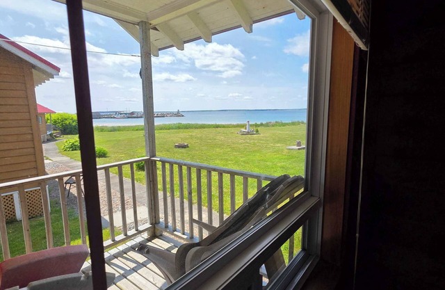 Hunts Point 2-BR Coastal Retreat - Cottage # 4