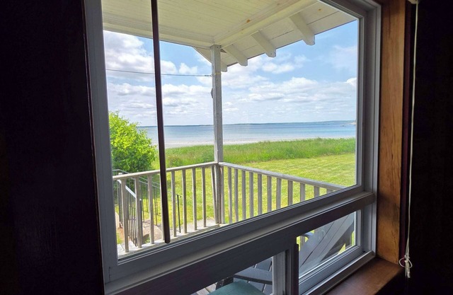Hunts Point 2-BR Coastal Retreat - Cottage # 1