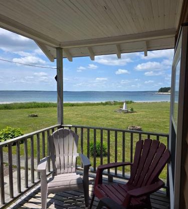 Hunts Point 2-BR Coastal Retreat - Cottage # 3