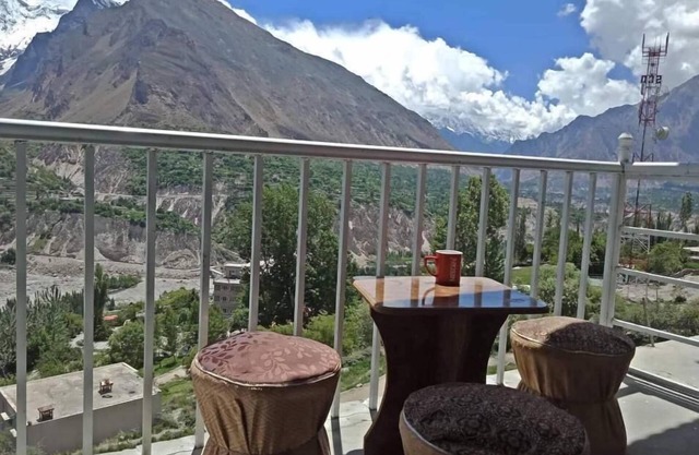 Hunza Lounge