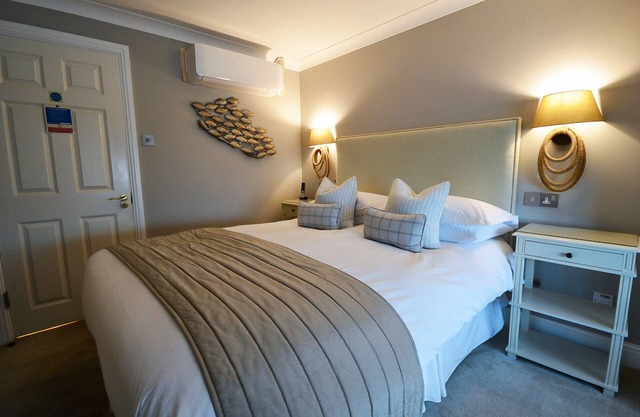 Hurst - Cosy King Room - Ensuite with Bath
