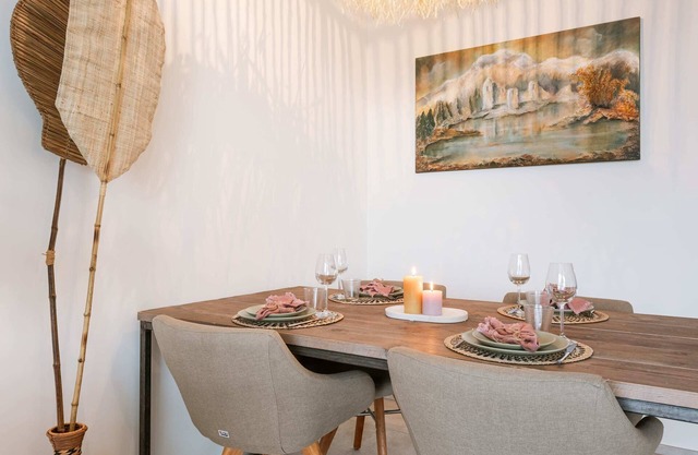 Huswell - Your perfect coastal escape with swimming pool