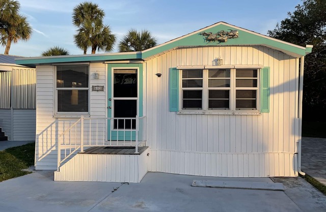 Hutchinson Island Getaway. Gated beach community with resort amenities