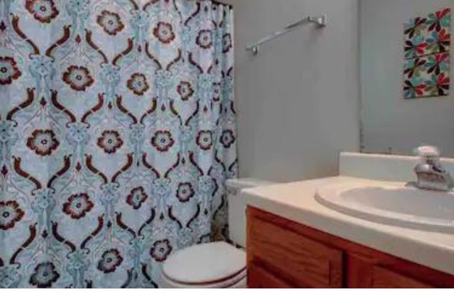 I AM a Quiet, 2BR Townhouse w/Pets Considered near Downtown