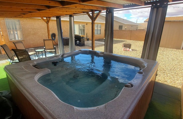 I Deal Lake Powell Home 3BR, Jacuzzi, BBQ & Firepit
