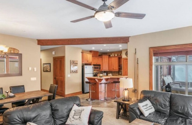 I Spy-Cozy Pet Friendly,Ski In/Out Private Hot Tub