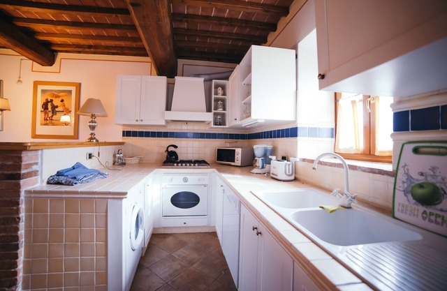 I Tigli # 2, three bedrooms apartment with pool and AC near Montepulciano
