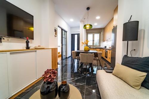 Iaspis Luxury Apartment with Jacuzzi