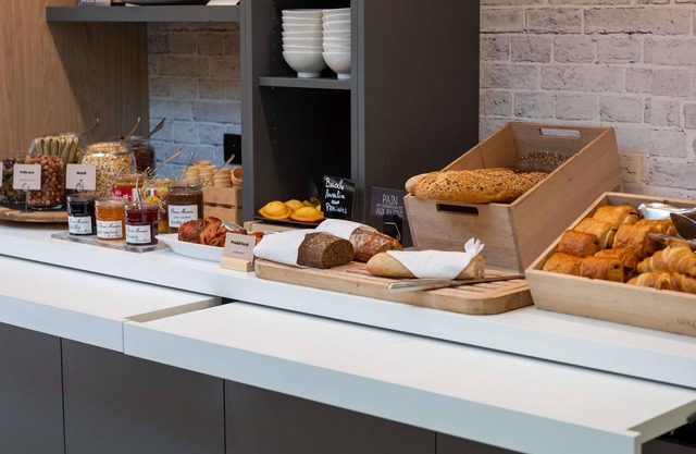 ibis Lyon Est Bron