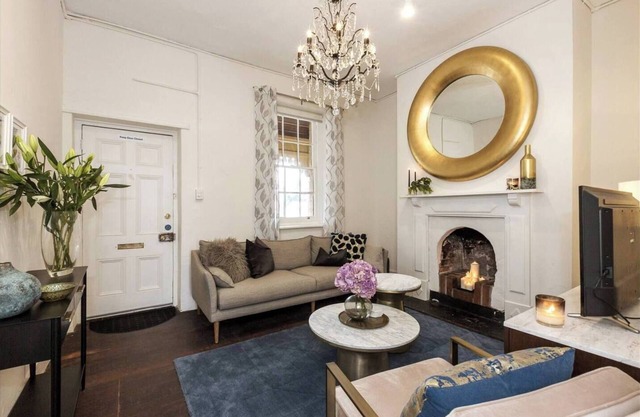 Iconic heritage listed building built by the convicts in the 1850's Experience Fremantle' Hustle and Bustle whilst in the comfort of the beautifully renovated cottage in the absolute centre of Fremantle's Vibrant city. What you will Enjoy abou