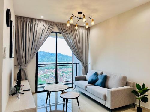 Iconic Regency Seaview Homestay with Rooftop Pool