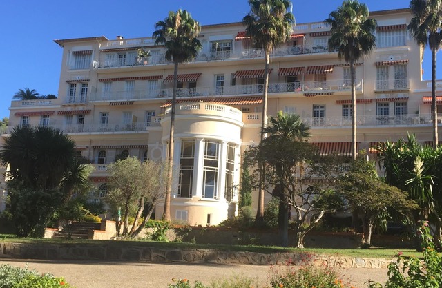 ideal 4 people, sea view in residence with pool and tennis