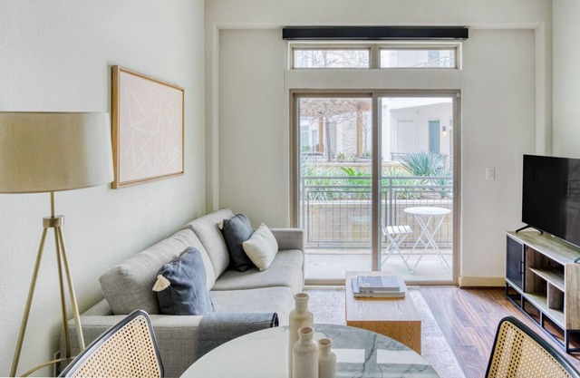 Ideal Bouldin Creek 1BR w/ Gym, Pool & W/D, nr downtown, by Blueground