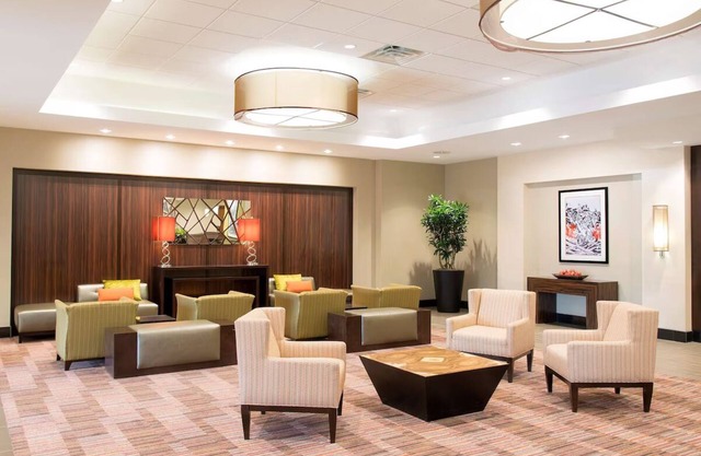 Ideal for Groups: 3 Relaxing Rooms w/Comfy Beds, Airport Shuttle & Pool Access