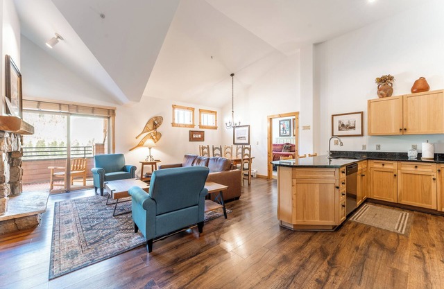Ideal Location in River Run, Beautiful Mountain Views, Close to Gondola/Shops