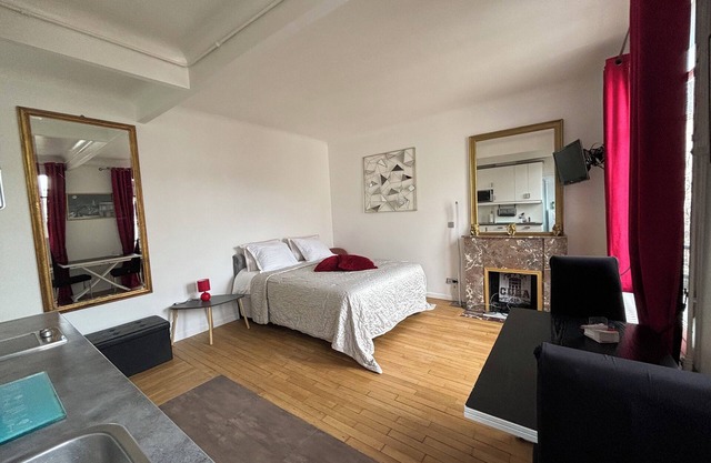 Ideal pied-à-terre at the gateway to La Défense and the center of Paris