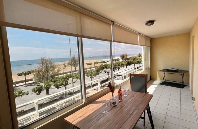 Ideally located Beach apartment with all amenities within walking distance