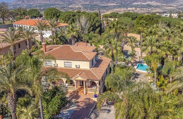 Idyllically located vacation villa near the Costa del Sol.