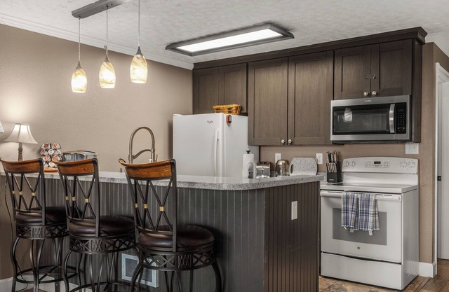 Immaculate condo in the heart of Whitefish Mountain Resort Village -Skiing is just a few steps away