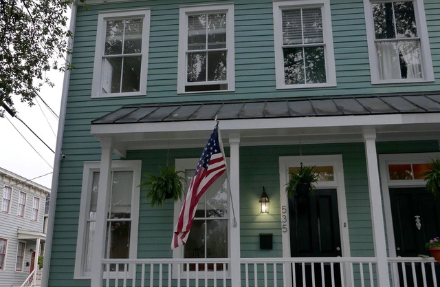 Immaculate Historic District Fast Wifi Free Parking & Cable