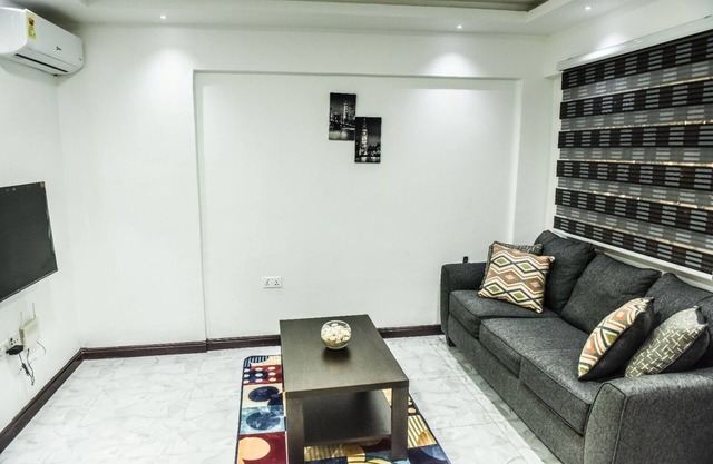 Impeccable 1-Bed Airbnb in Borteyman