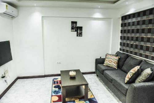 Impeccable 1-Bed Airbnb in Borteyman