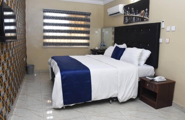 Impeccable 1-Bed Executive Luxury Hotel Apartment