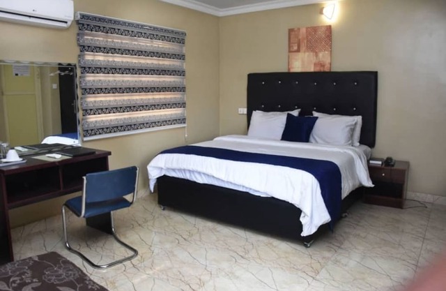 Impeccable 1-Bed Executive Luxury Hotel Apartment