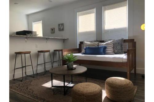 Impressive Cozy Historic 2BR Apt Near Downtown