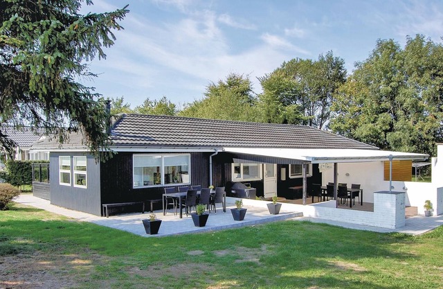 In a beautiful location to the beach and with a magnificent panoramic view of the Little Belt awaits