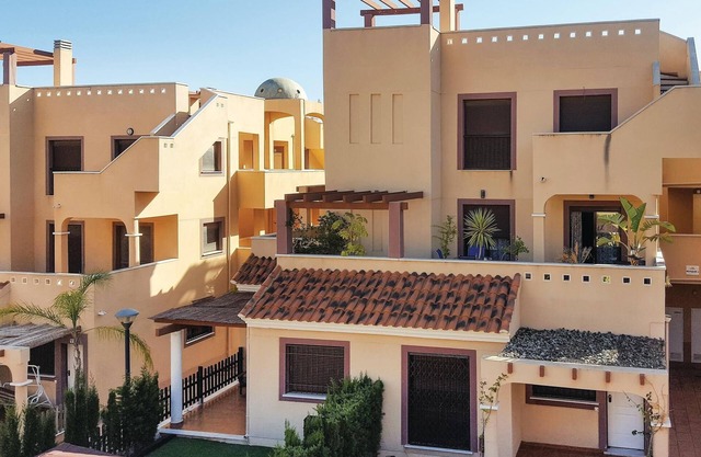 In a closed, safe urbanization is this comfortable vacation apartment.