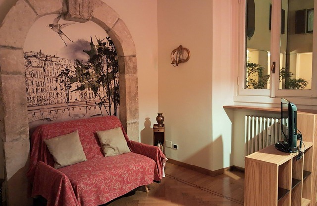 In a quiet and elegant setting 600m from Duomo ideal for couples and businessmen