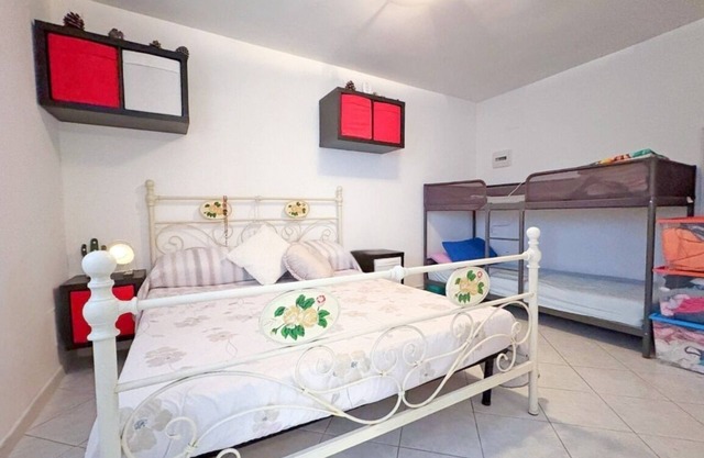 In Silvi, Beautiful beachfront apartment close to all services within walking distance