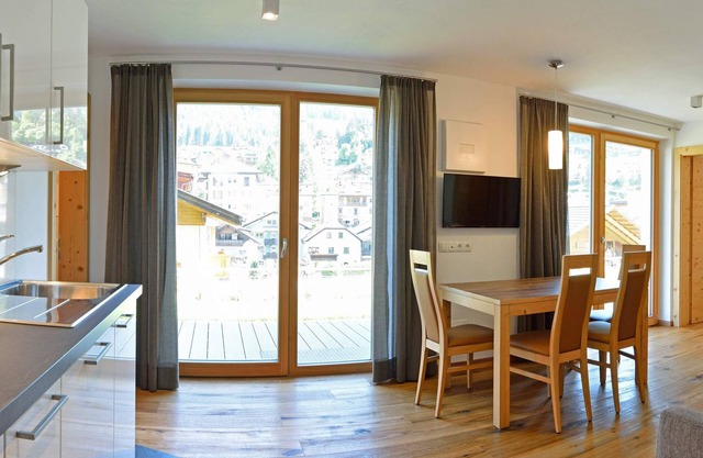 In the center of Ortisei with direct access to the cable car of the Alpe di Siusi