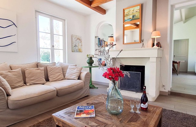 In the heart of Couarde, superb family villa