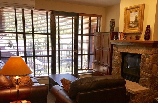 In the heart of Avon -walk to restaurants & gondola! Immaculate 2bed/2bath