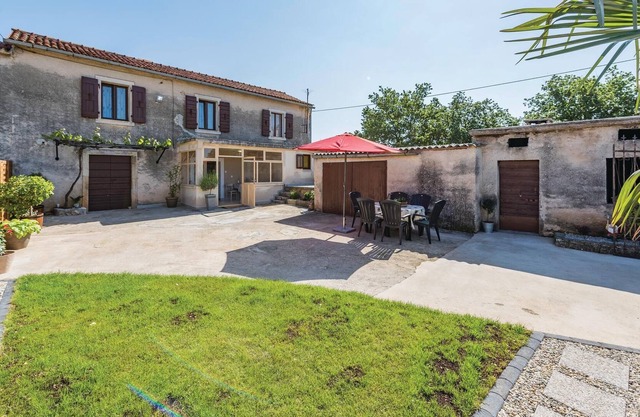 In the small village of Kringa, in the heart of Istria, you will find this vacation home, accessible