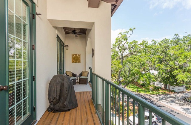 In the Village. Two bedroom/two bath, top floor, pool. FLETC Friendly