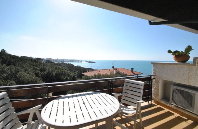 In vacation residence on the sea, with swimming pool, studio with loft - 4 beds, on the 2°nd and las