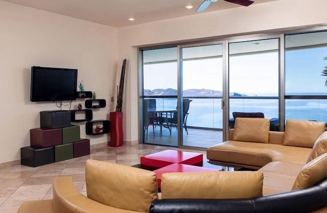 Incredible 3 BR Luxury resort Condo w ocean views - Playa Blanca by RedAwning