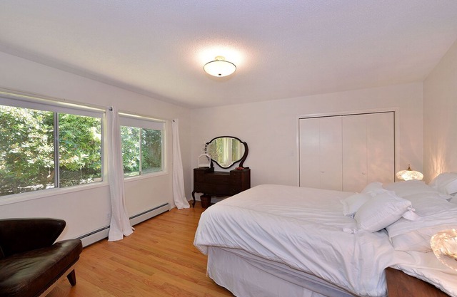 Incredible 4 Bedroom Oceanfront Beach House with Beach and Large Wharf