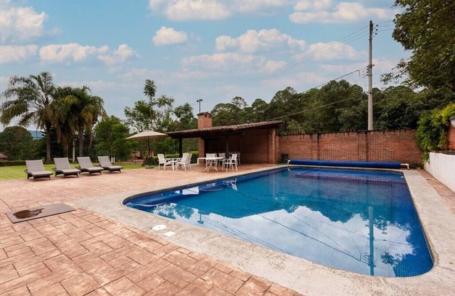 Incredible Property with Huge Garden and Pool!